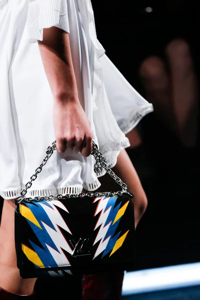 Look 49